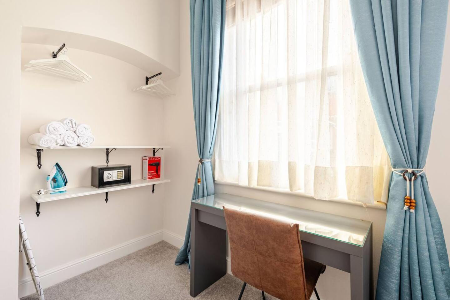 Stylish Flat In Central Location With Free Parking Swindon Exterior foto