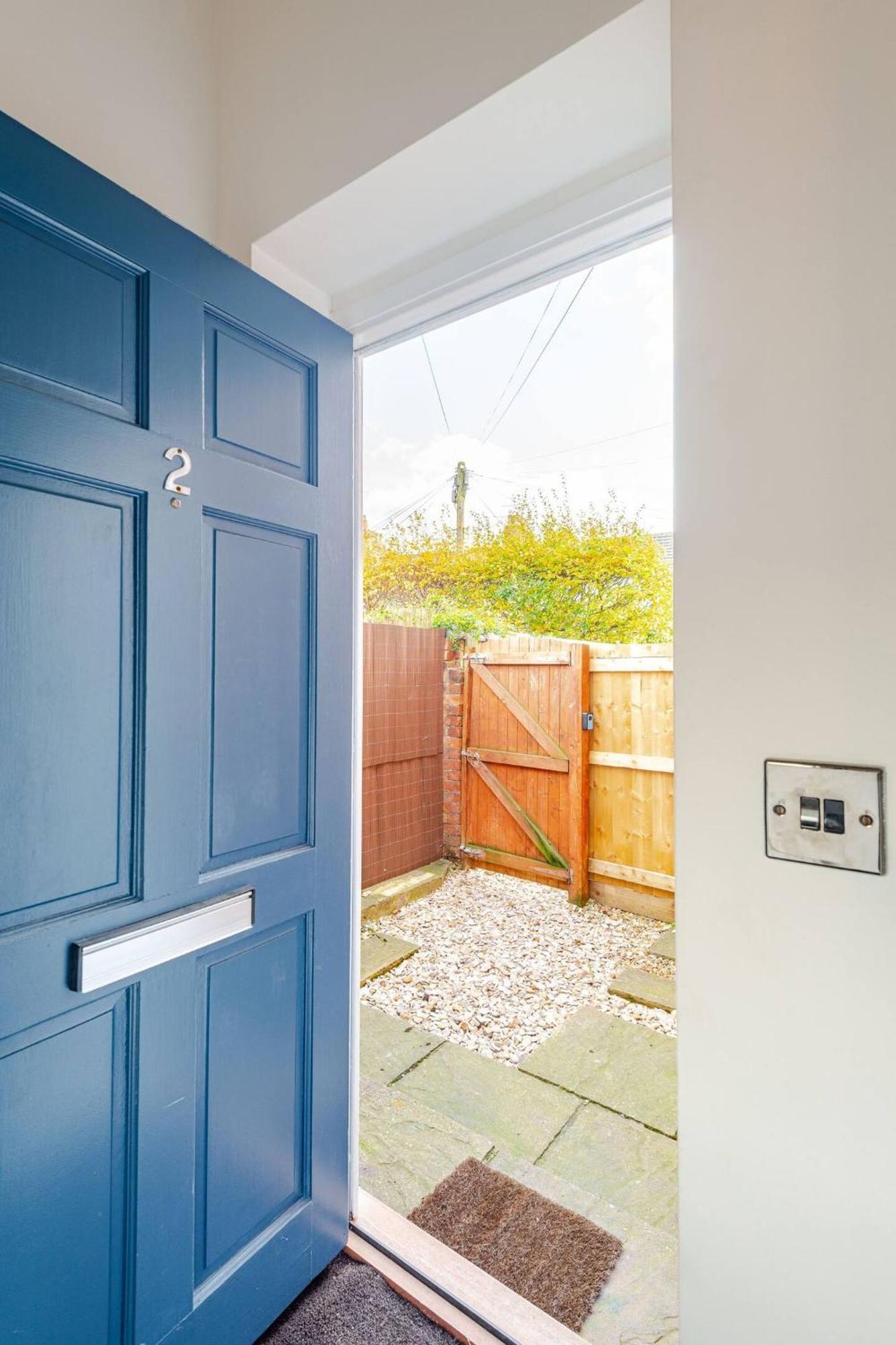 Stylish Flat In Central Location With Free Parking Swindon Exterior foto